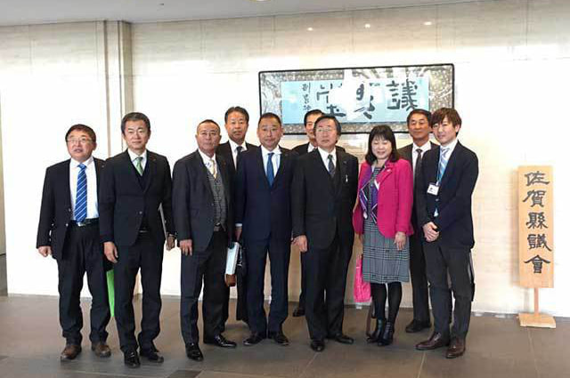 坪内 ひでき活動報告・県議会総務委員会九州視察佐賀県庁にて