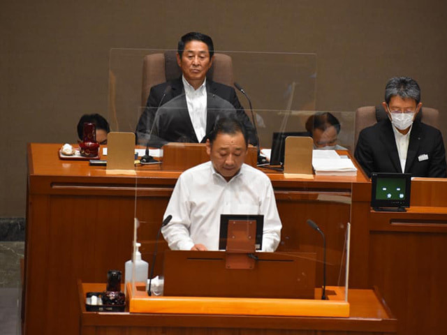 令和3年度6月定例会閉会。