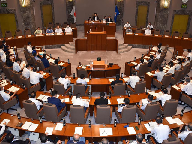 令和3年度6月定例会閉会。