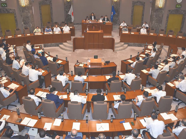 令和3年度6月定例会閉会。