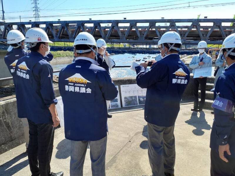 県議会建設委員会「黄瀬川大橋」視察